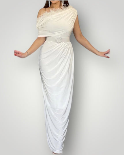 Off shoulder maxi jurk met veren